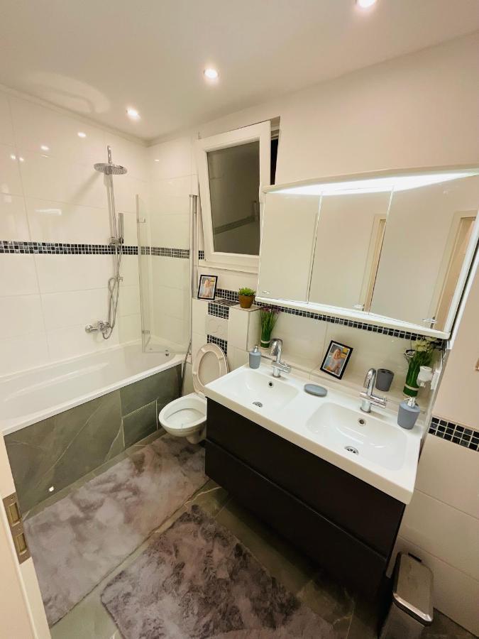 Best Central Apartment - Am Marktplatz - Up To 5 - Next To Frankfurt And Hanau - Coffee And Snacks - Netflix, Prime, Disney Nidderau Ngoại thất bức ảnh