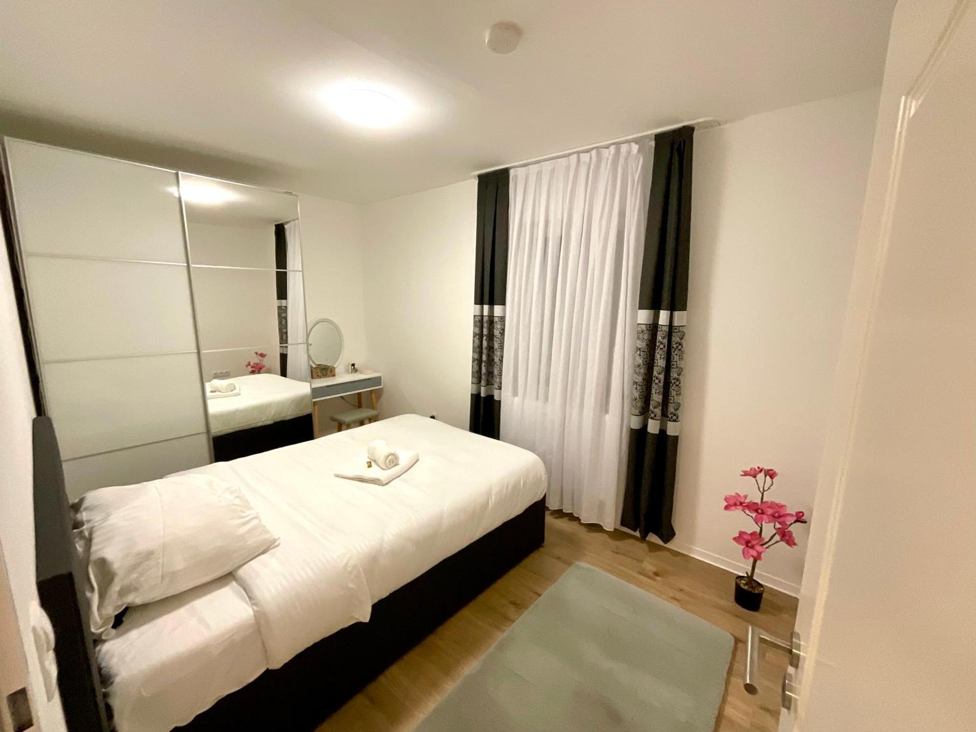 Best Central Apartment - Am Marktplatz - Up To 5 - Next To Frankfurt And Hanau - Coffee And Snacks - Netflix, Prime, Disney Nidderau Ngoại thất bức ảnh